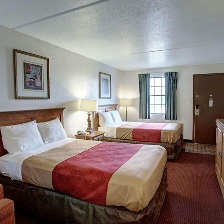 Rodeway Inn Нью Браунфелс Экстерьер фото