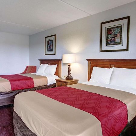 Rodeway Inn Нью Браунфелс Экстерьер фото
