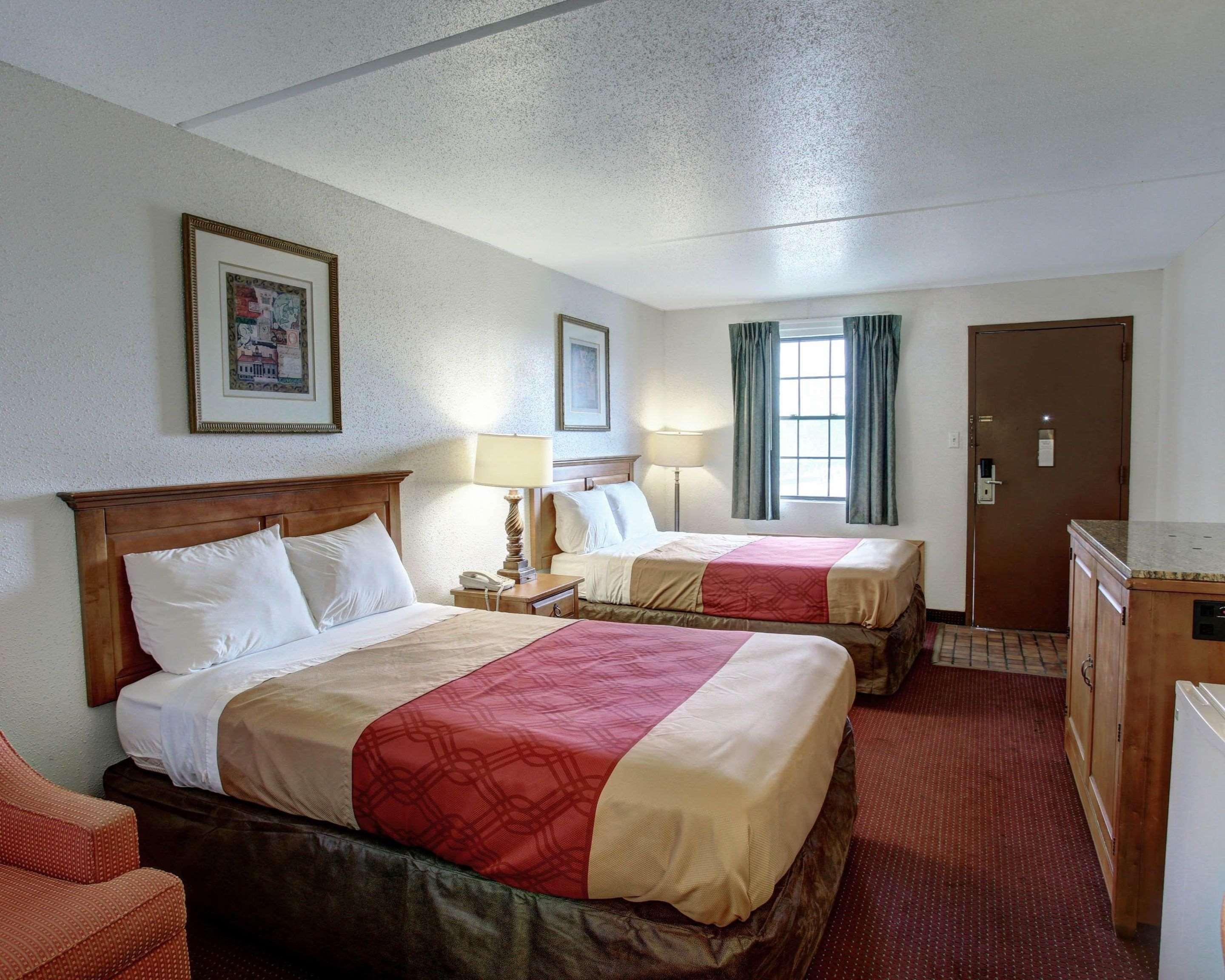 Rodeway Inn Нью Браунфелс Экстерьер фото