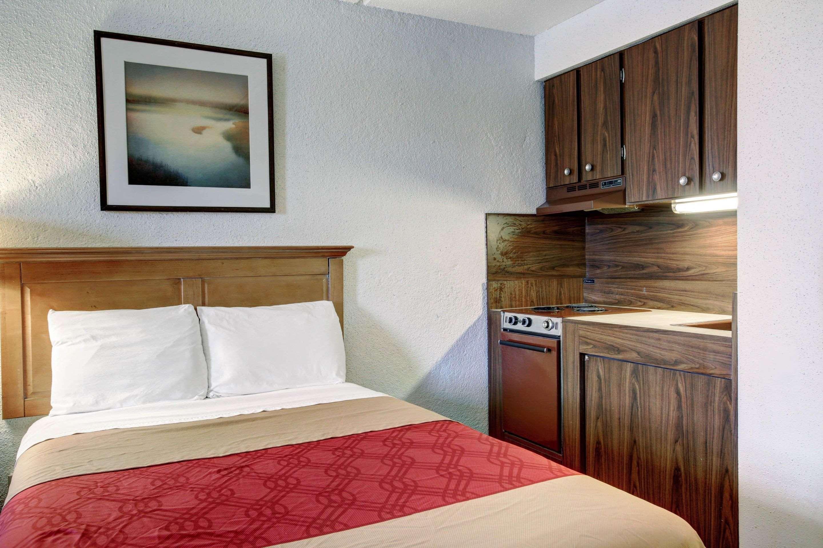 Rodeway Inn Нью Браунфелс Экстерьер фото