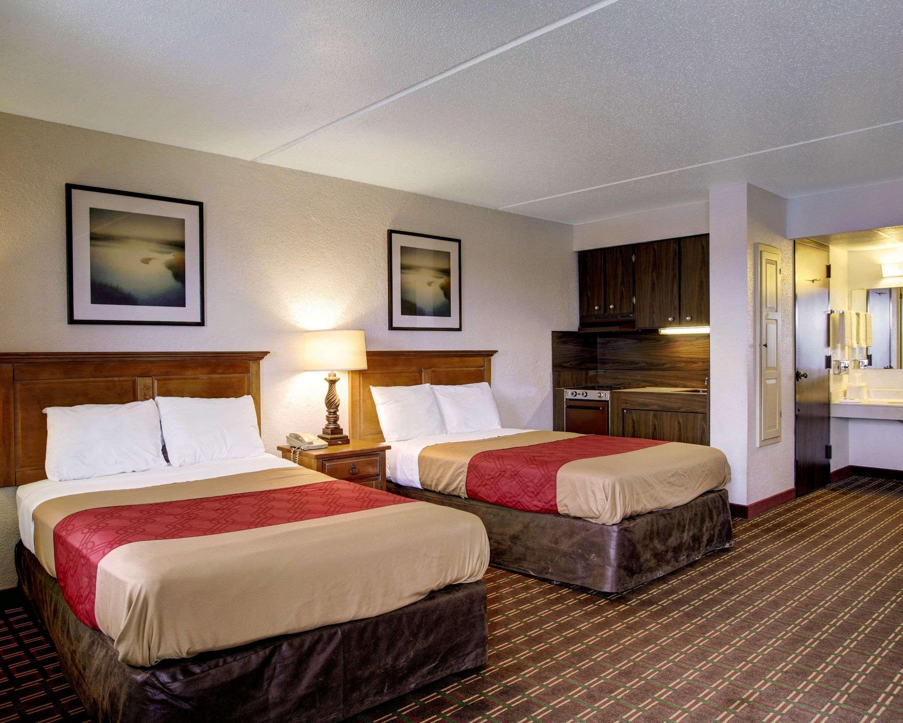 Rodeway Inn Нью Браунфелс Экстерьер фото