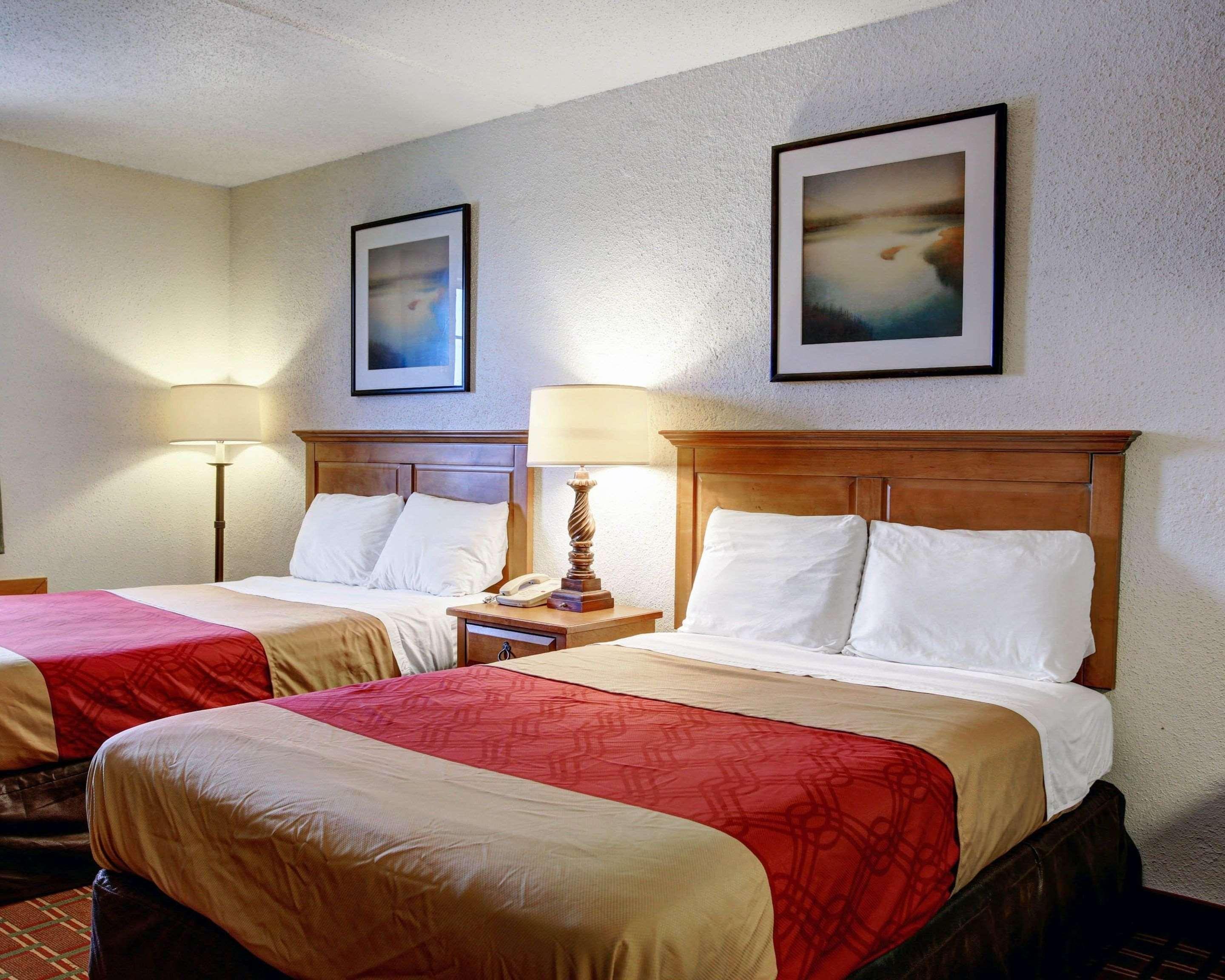 Rodeway Inn Нью Браунфелс Экстерьер фото