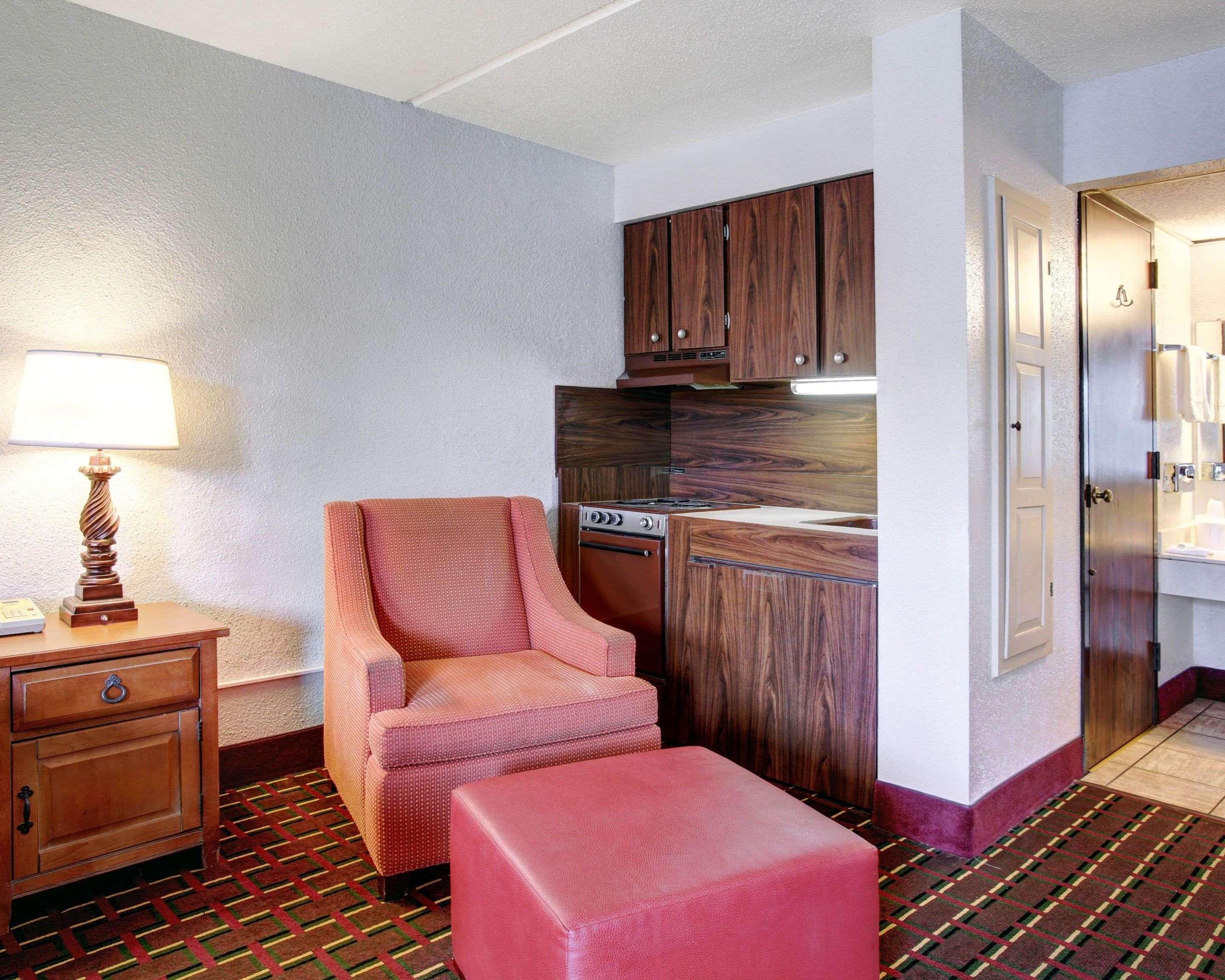 Rodeway Inn Нью Браунфелс Экстерьер фото