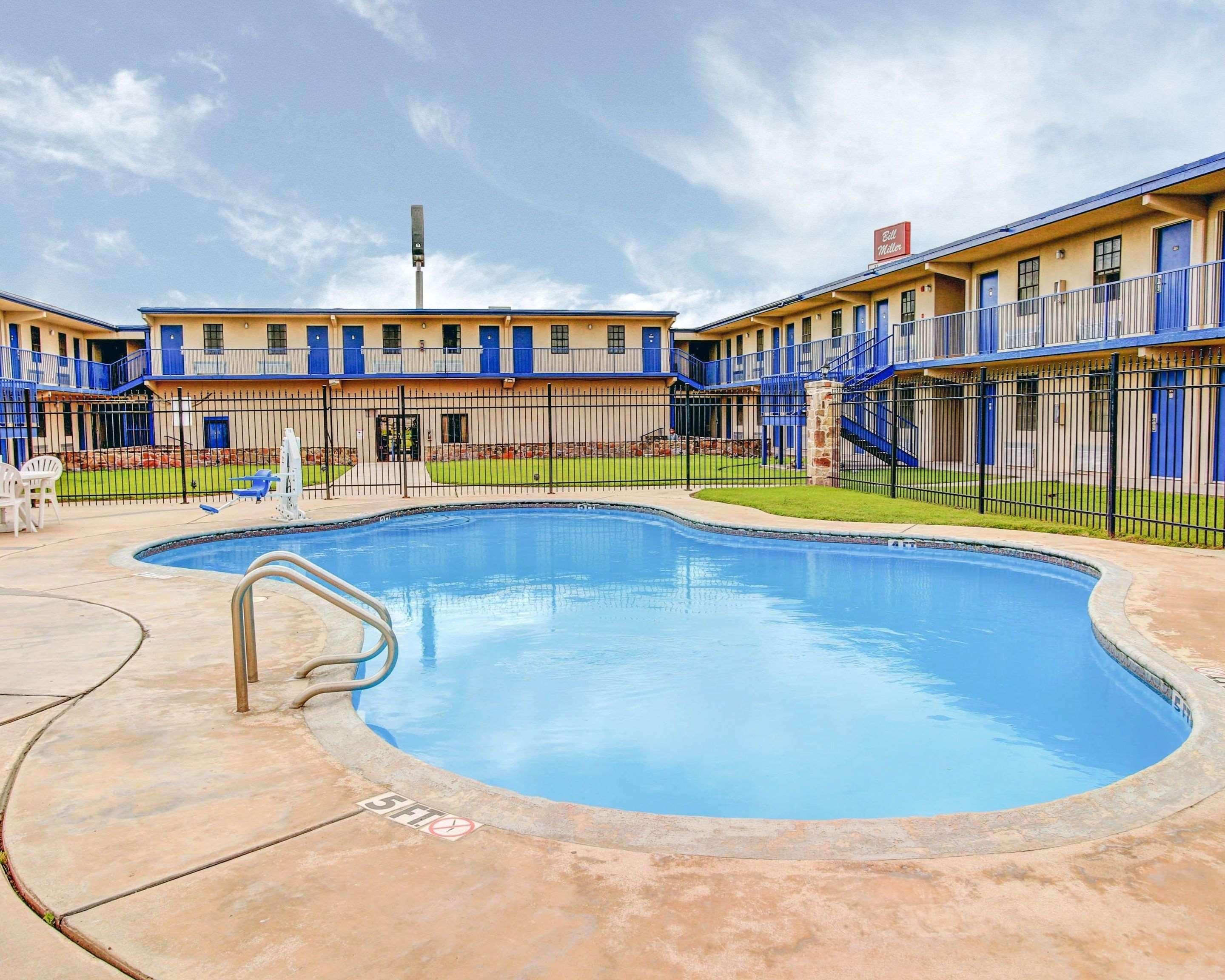 Rodeway Inn Нью Браунфелс Экстерьер фото