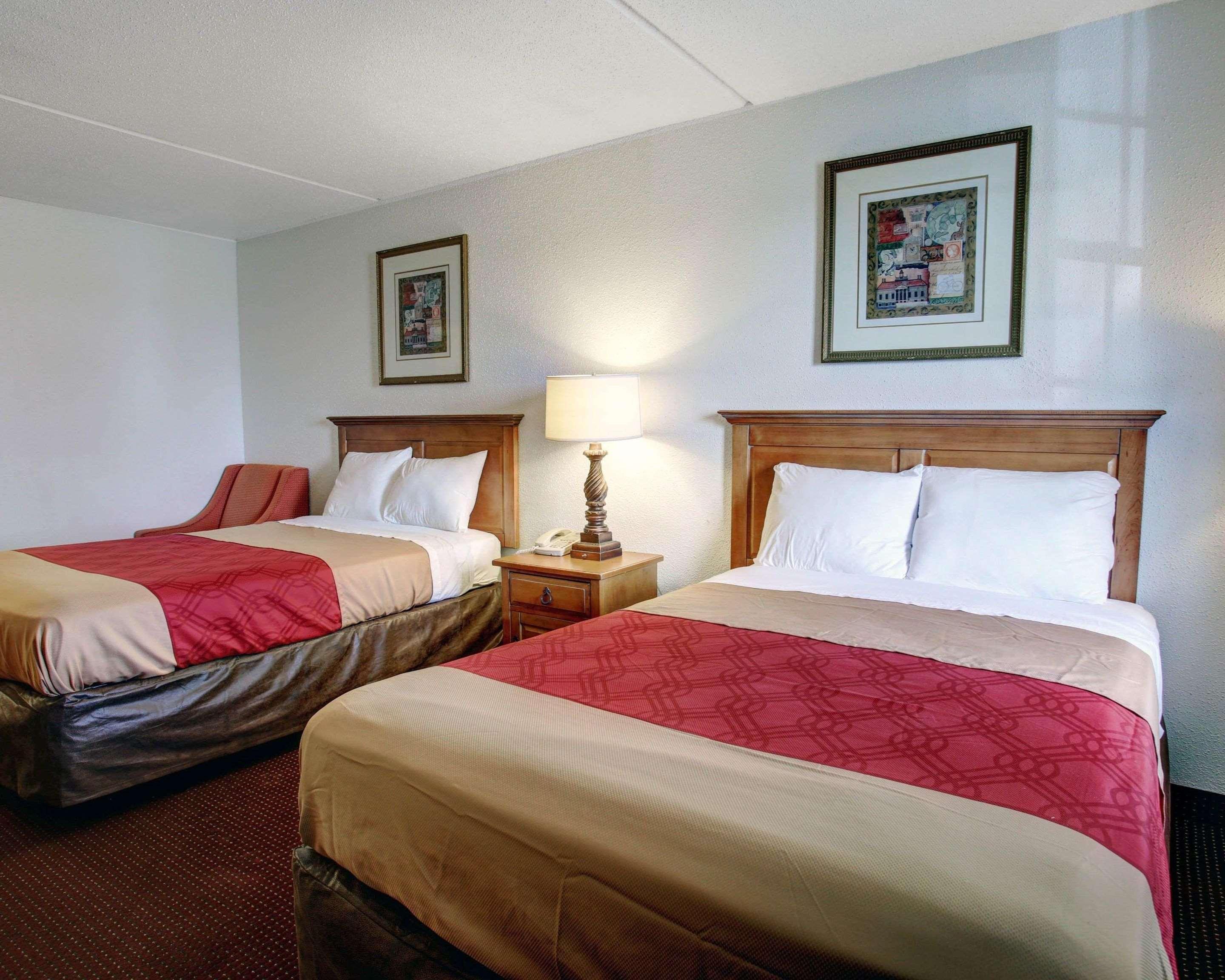 Rodeway Inn Нью Браунфелс Экстерьер фото