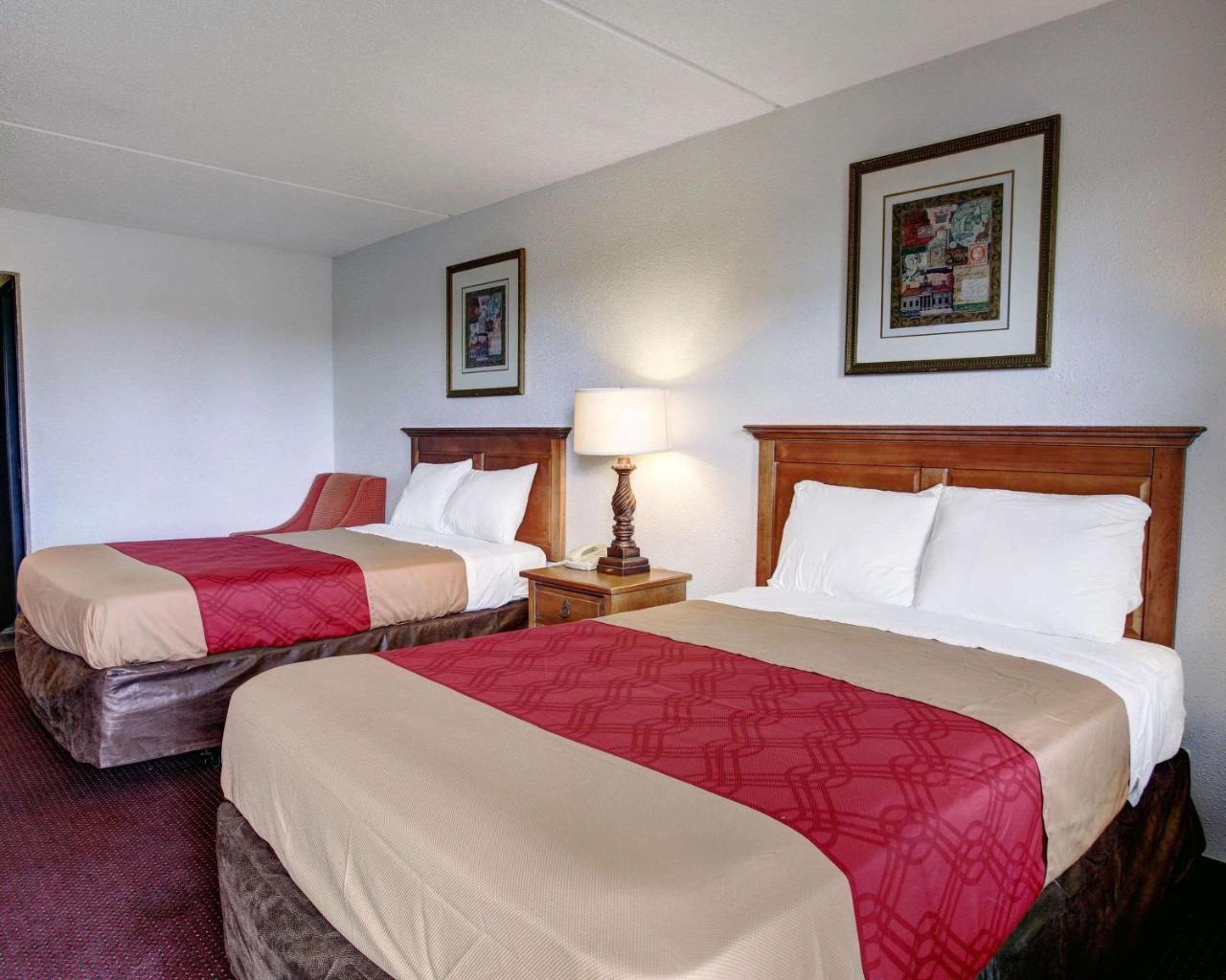 Rodeway Inn Нью Браунфелс Экстерьер фото